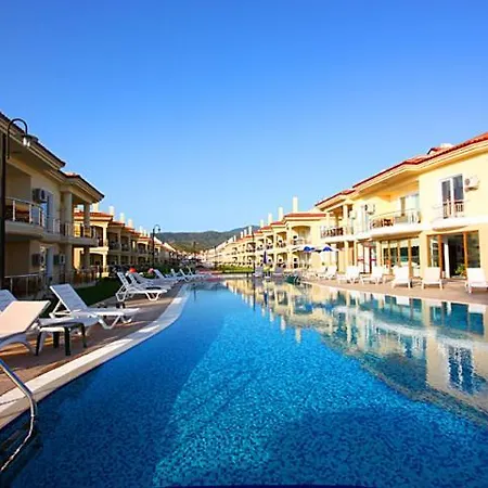 Sunset Beach Club 公寓式酒店 *